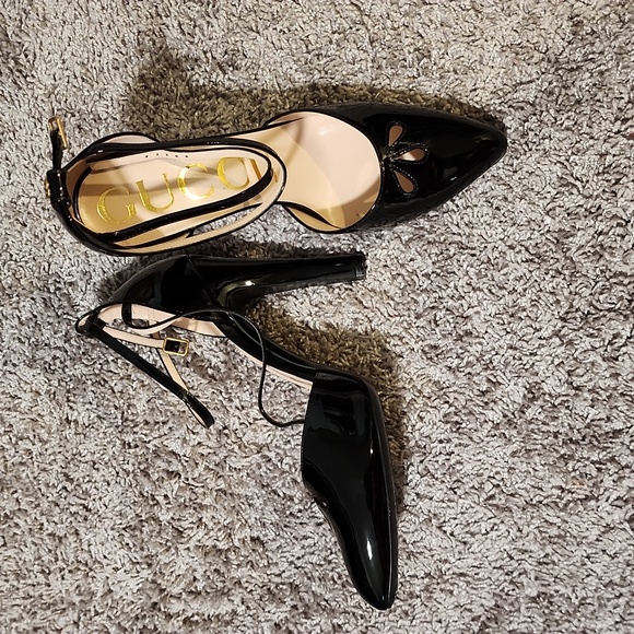 Shoe - Picture 2 of 4